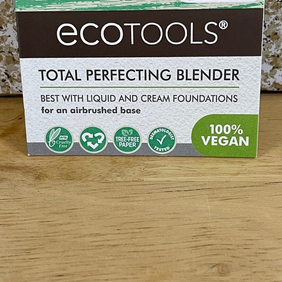Ecotools Total Perfecting Blender Green Sponge - Picture 4 of 4